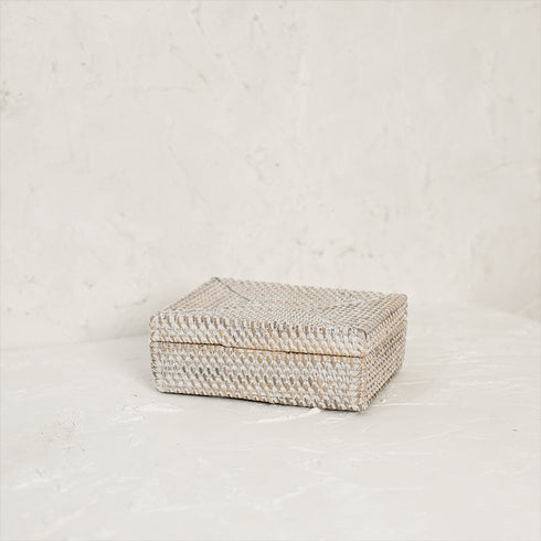 Small wicker basket with lid with 5 available colours - Coastal Villa Homeware